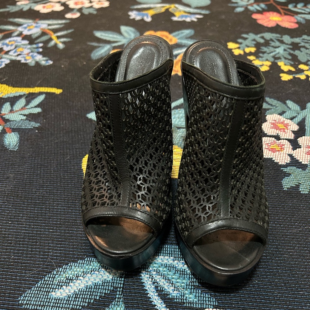 Pour la Victoire cut out platform sandals